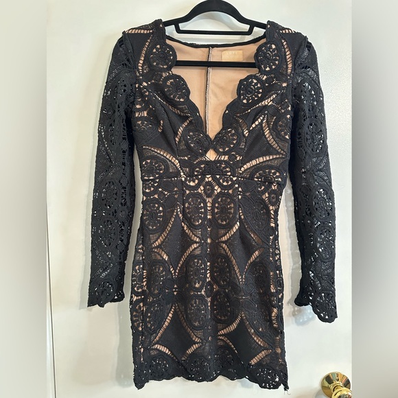 ASOS LOVE TRIANGLE Lace V-Neck Long Sleeved Bodycon Mini EUC - Picture 4 of 11